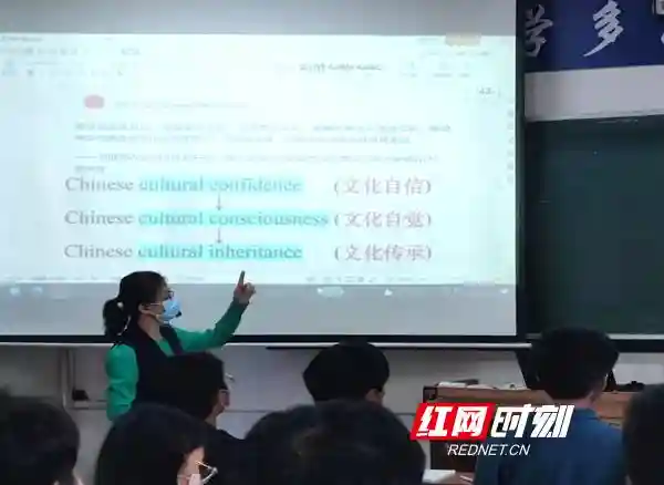 教师风采丨欧倩：深耕教改 推动党的二十大精神入课堂